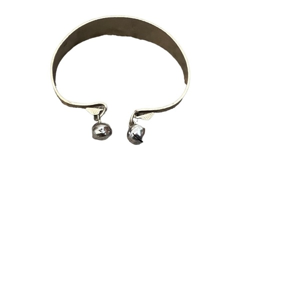 Silver tone Hand Tooled FISH Hinged Bangle Dangle Ball Bell Bracelet 7 5/8" - Picture 4 of 15